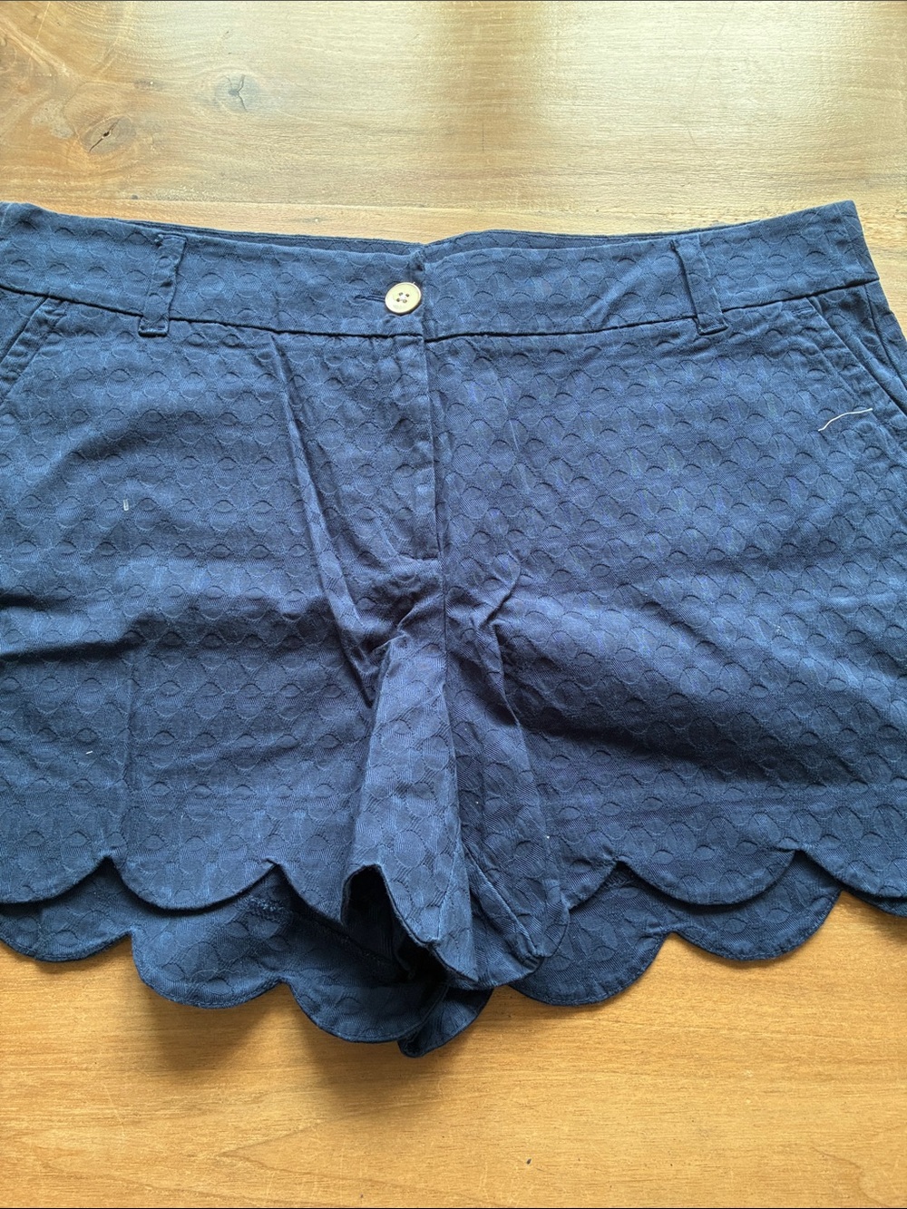 Lot of four crown & ivy Scalloped Eyelet Shorts - White, Navy, Black, Grey - Picture 5 of 9